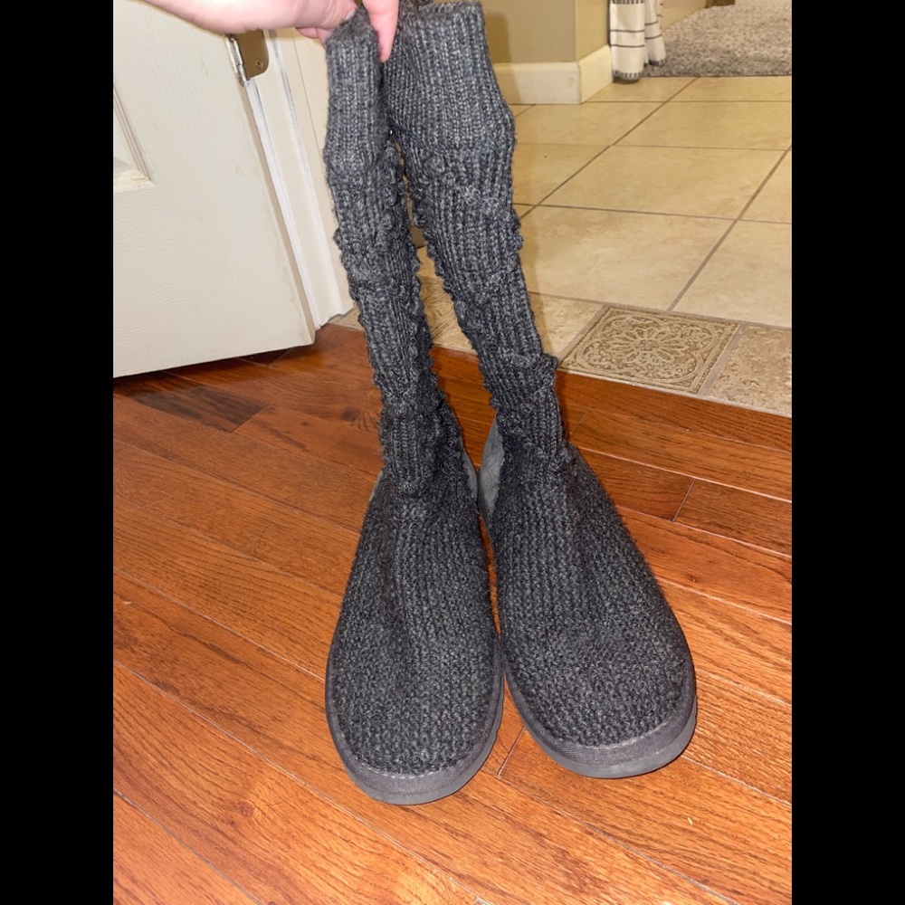 Grey knitt ugg boots